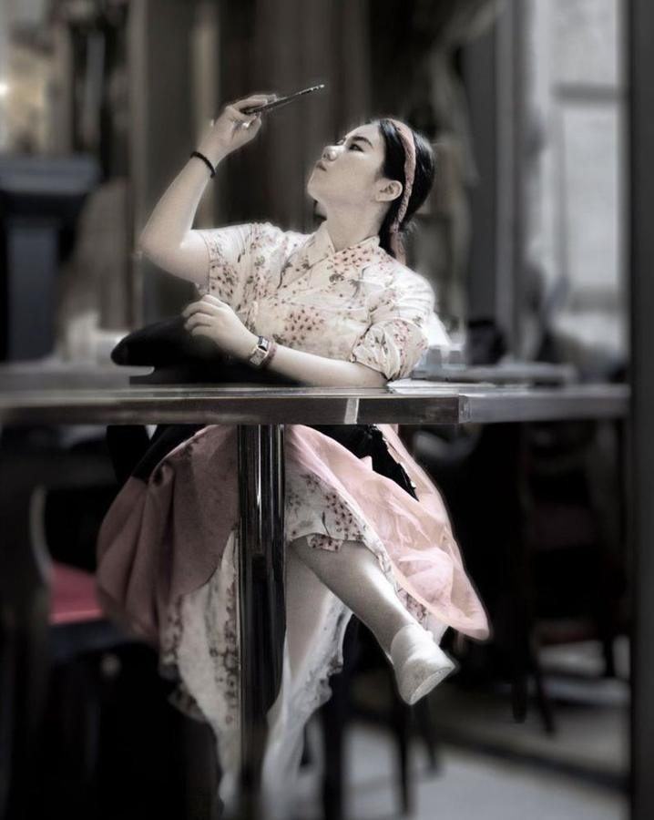 Looking in the Mirror, Budapest